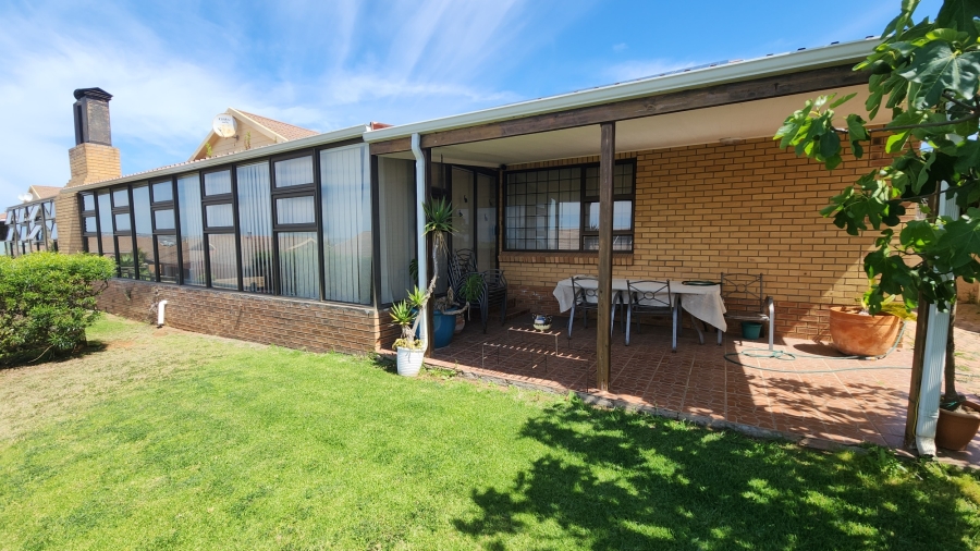 3 Bedroom Property for Sale in Hartenbos Central Western Cape